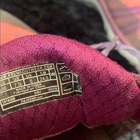 Keen maroon hiking shoes - Picture 5 of 6